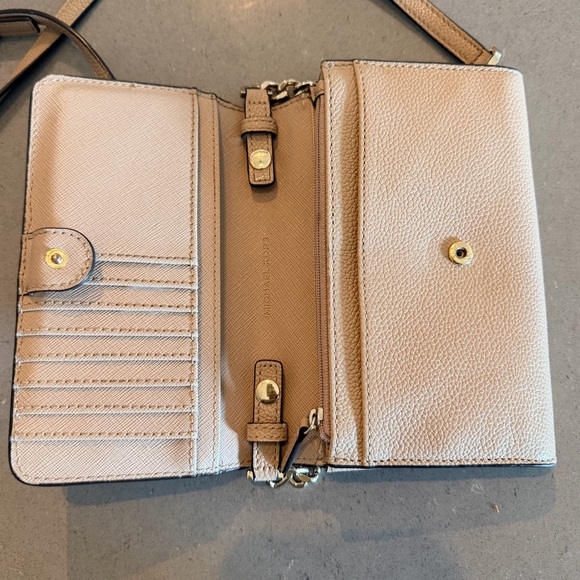 Michael Kors Beige Tan Pebbled Leather Crossbody with Gold Chain - Picture 4 of 7